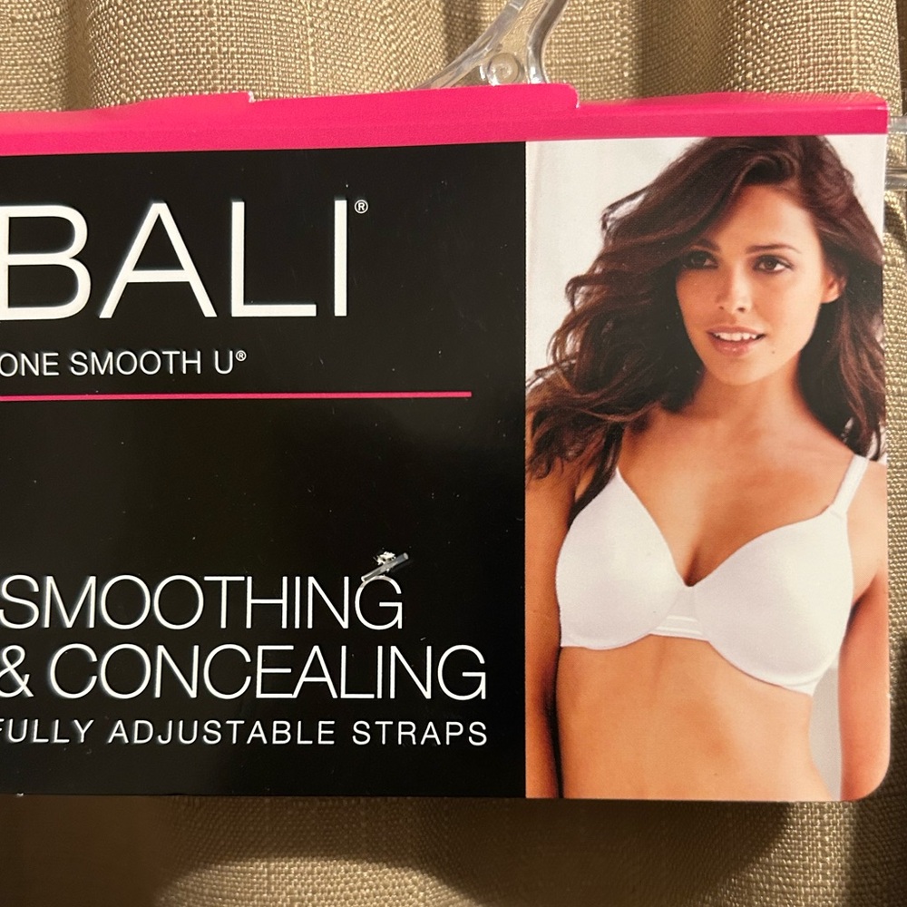 Bali 42C black lace bra, fully adjustable beautiful smoothing, and concealing - Picture 4 of 12